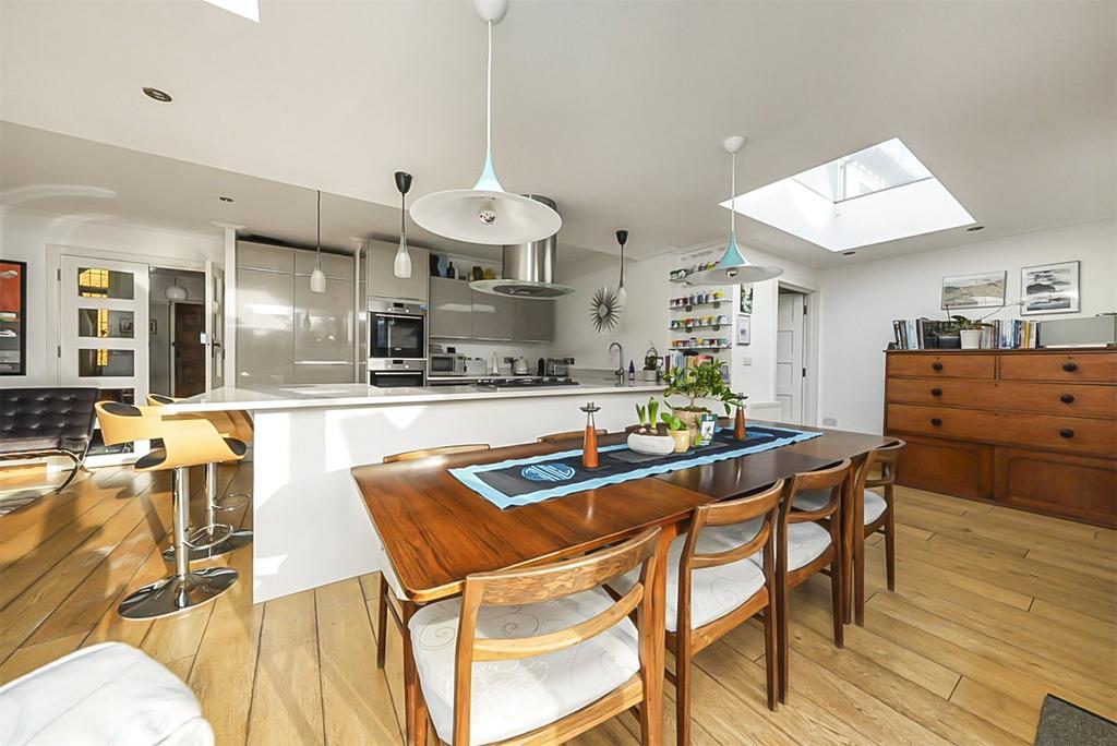 Kitchen/Dining Area