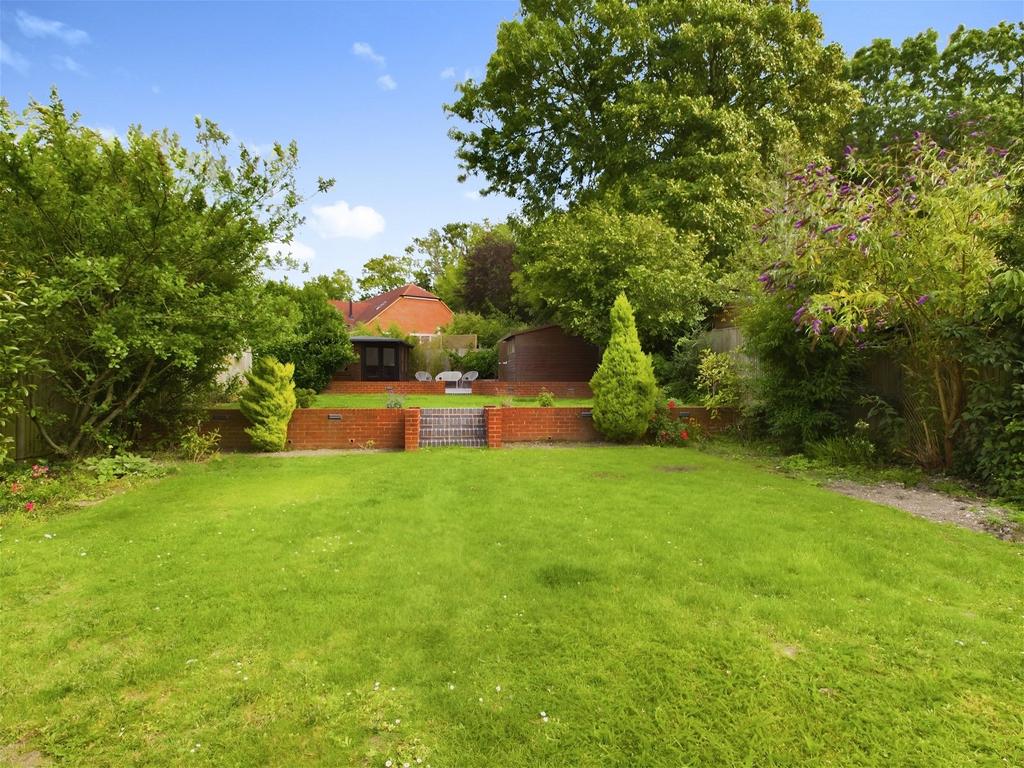 Roman Road, Steyning 3 bed detached bungalow £650,000