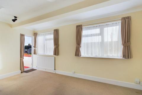 2 bedroom flat for sale, Centrecourt Road, Worthing BN14 7AG