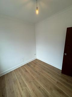 3 bedroom flat to rent, Aldborough Road South,  Ilford, IG3