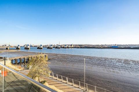 1 bedroom apartment for sale, Liner House, Royal Wharf E16
