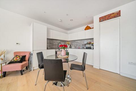 1 bedroom apartment for sale, Liner House, Royal Wharf E16