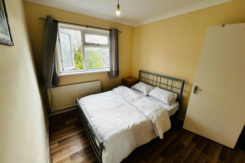 2 bedroom house share to rent, Broomcroft Avenue, Northolt UB5