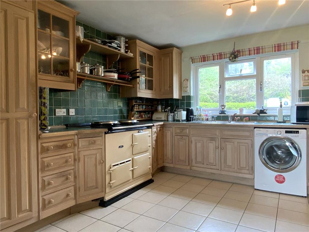 Potterne Wick, Potterne, Devizes, Wiltshire, SN10 4 bed detached house