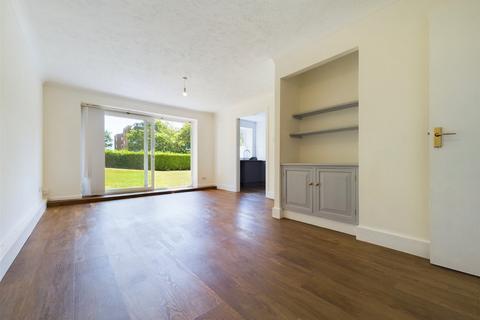 3 bedroom flat for sale, Balmoral Court Grand Avenue, Worthing, BN11 5AX