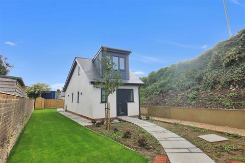 2 bedroom detached house for sale, Ham Close, Worthing BN11 2QE