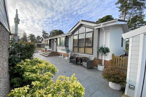 2 bedroom park home for sale, Lone Pine Park, Lone Pine Drive Ferndown, Dorset BH22 8NE