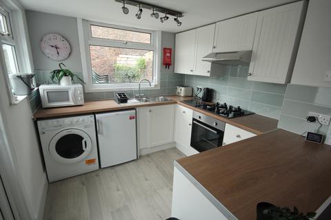 4 bedroom terraced house to rent, Jessie Road, Southsea PO4