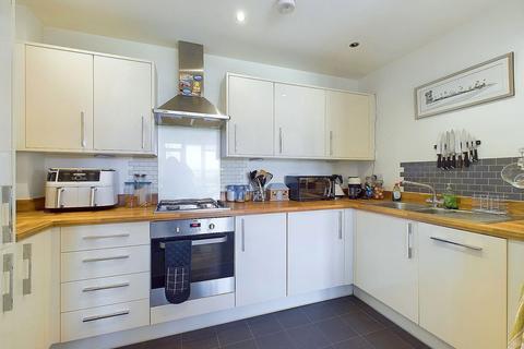 2 bedroom ground floor flat for sale, Drake House, Eirene Road, Goring BN12 4FJ