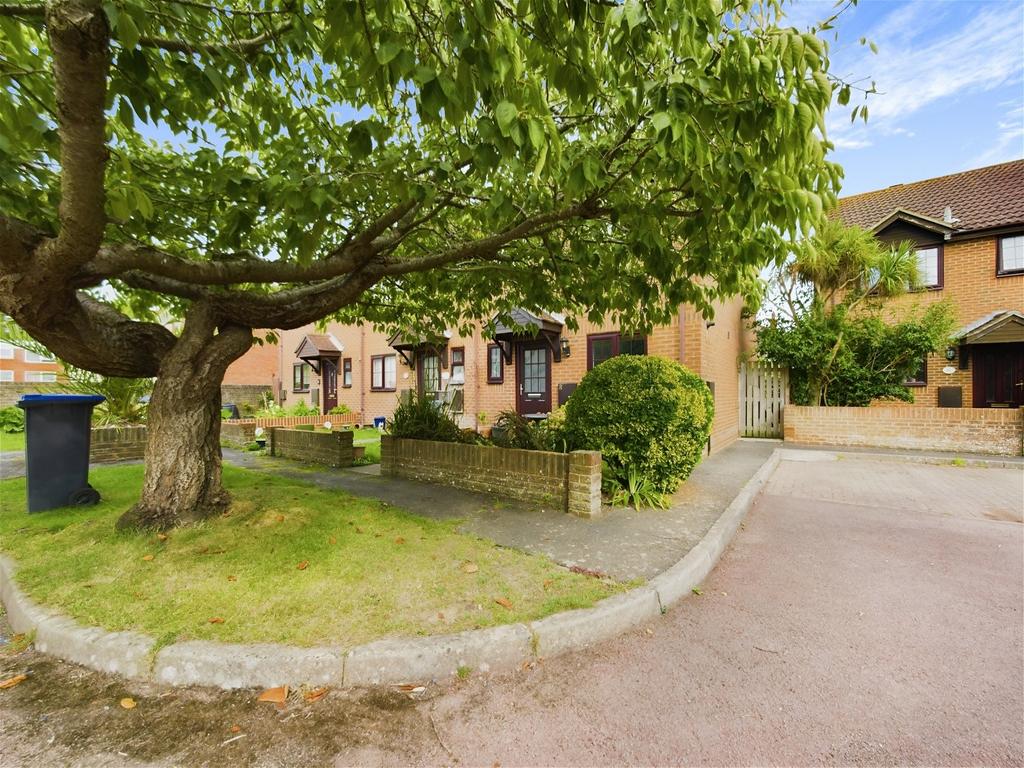 Little Pembrokes, Downview Road, Worthing, BN11 3 bed end of terrace
