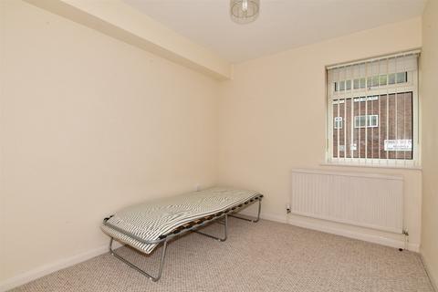 2 bedroom flat for sale, Romney Way, Hythe, Kent