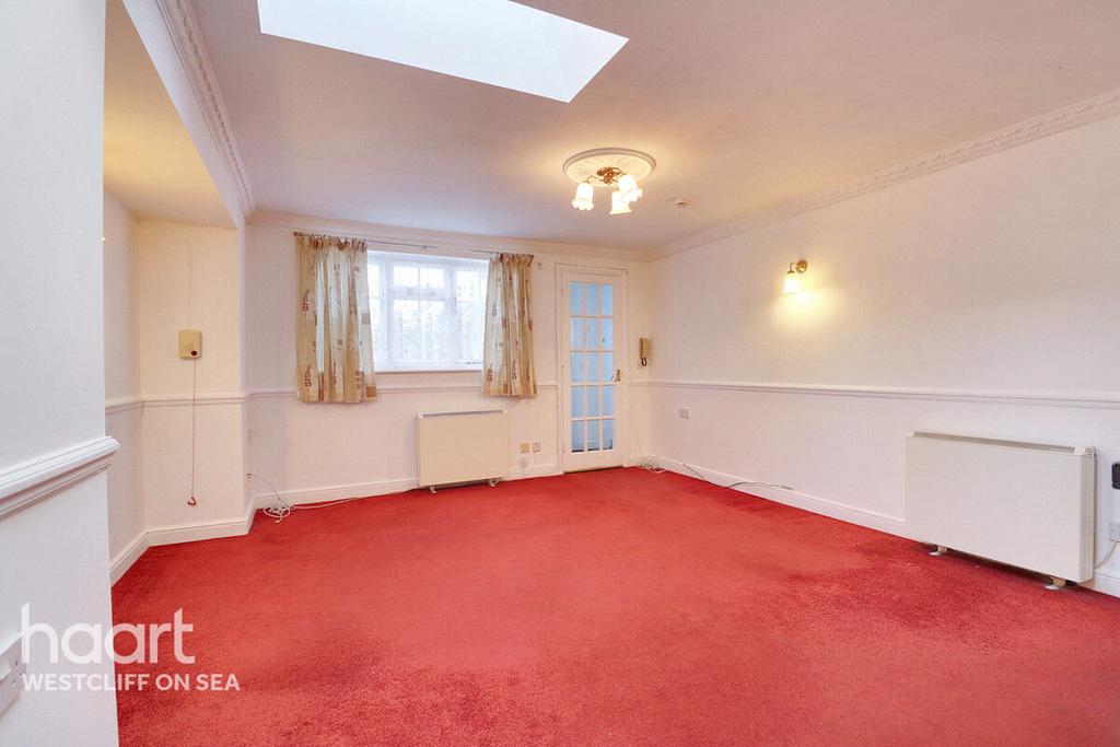 Cambridge Road, SouthendOnSea 1 bed bungalow for sale £180,000