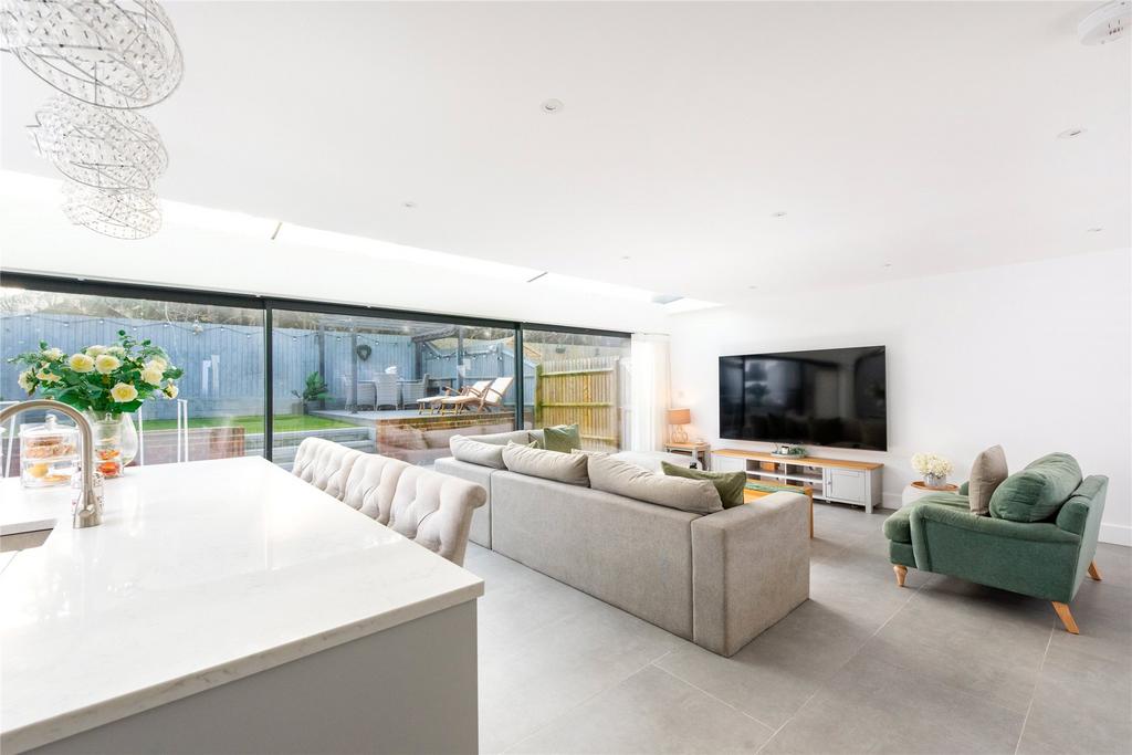 Kitchen/Sitting Area