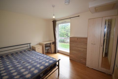3 bedroom flat to rent, Aviation Avenue, Hatfield AL10