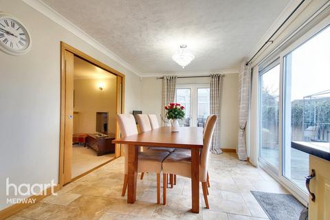 25 Weavering Close, Rochester, ME2 4RQ