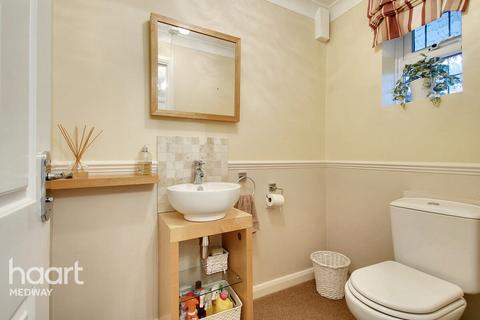 25 Weavering Close, Rochester, ME2 4RQ