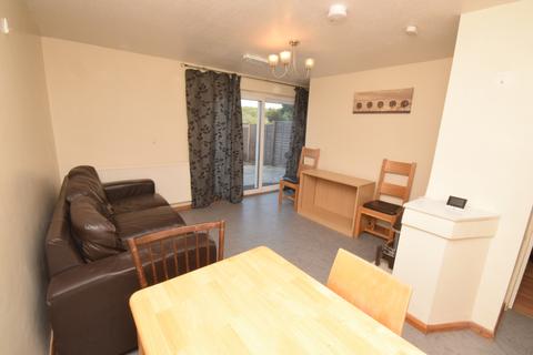4 bedroom terraced house to rent, Travellers Lane, Hatfield AL10