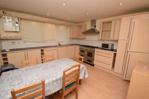 5 bedroom house to rent, Queen Bee Court, Hatfield AL10