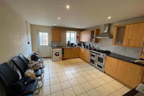 4 bedroom house to rent, Dragon Road, Hatfield AL10