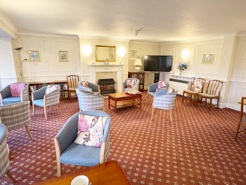 Communal lounge 2