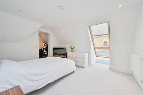 2 bedroom flat for sale, North Common Road, Ealing Broadway, London, W5
