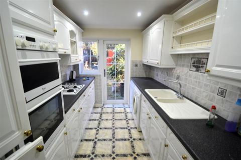 14 Ruscombe Way, Feltham, TW14 9NY