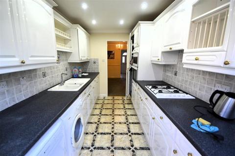 14 Ruscombe Way, Feltham, TW14 9NY