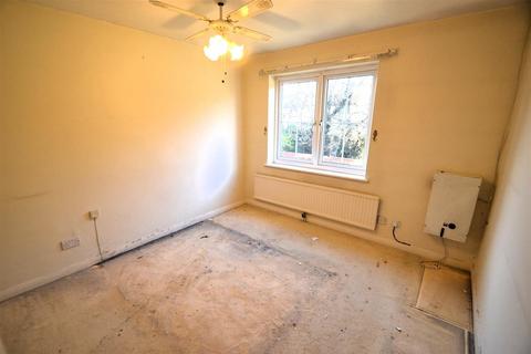 14 Ruscombe Way, Feltham, TW14 9NY