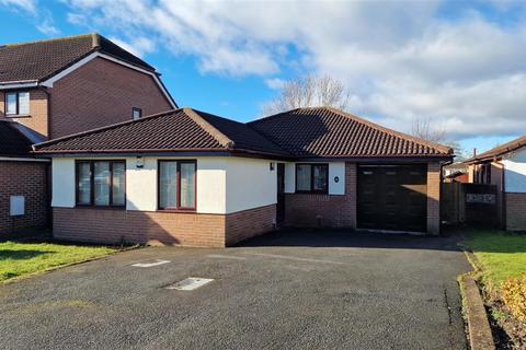 3 bedroom bungalow to rent, Lapwing Close, Winsford