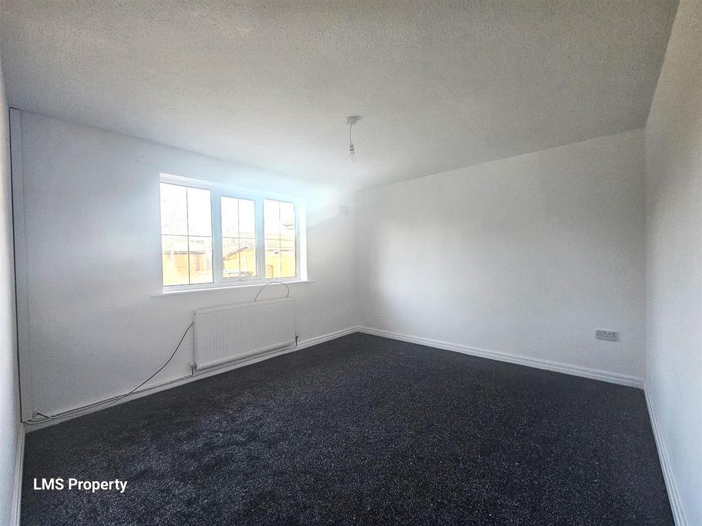 Master Bedroom alt