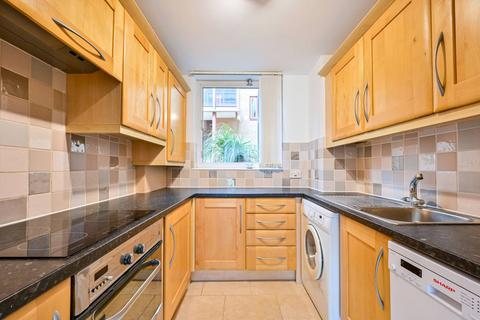 2 bedroom flat for sale, Tamarind Yard, London, E1W, St Katharine Docks, London, E1W