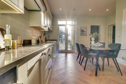 4 bedroom terraced house for sale, Fink Hill, Horsforth, Leeds, West Yorkshire, LS18