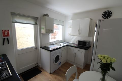 4 bedroom terraced house to rent, Leopold Street, Southsea PO4
