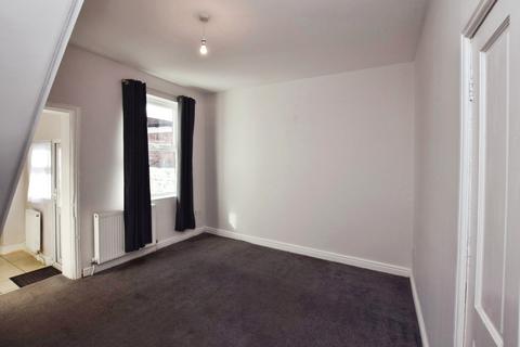 2 bedroom terraced house to rent, Beaconsfield Road, Altrincham, Greater Manchester, WA14