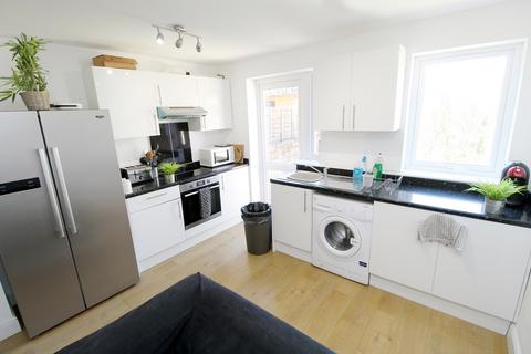 5 bedroom terraced house to rent, Francis Avenue, Southsea PO4