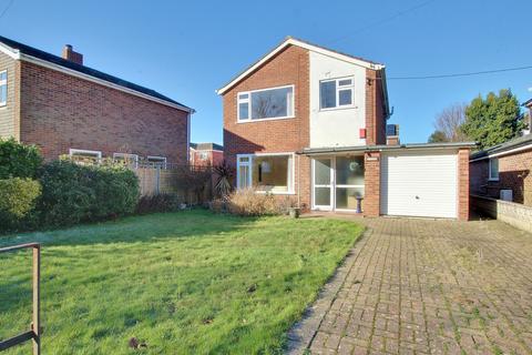3 bedroom detached house for sale, West Common, Langley
