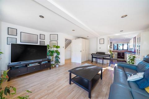 48 Sopwith Close, Kingston Upon Thames, KT2 5RN