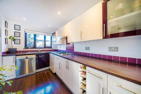 48 Sopwith Close, Kingston Upon Thames, KT2 5RN
