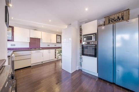 48 Sopwith Close, Kingston Upon Thames, KT2 5RN