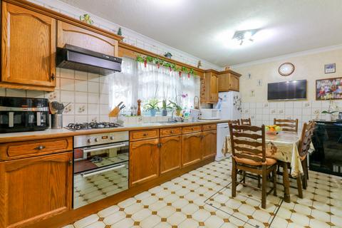 98 Albany Park Avenue, Enfield, EN3 5NX