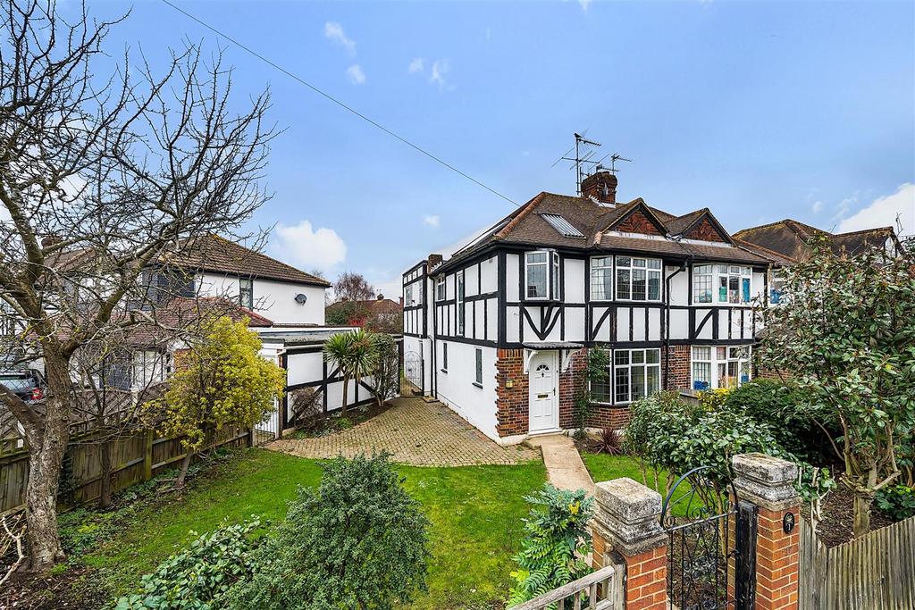 Hollybush Road, Kingston Upon Thames KT2 4 bed semidetached house for
