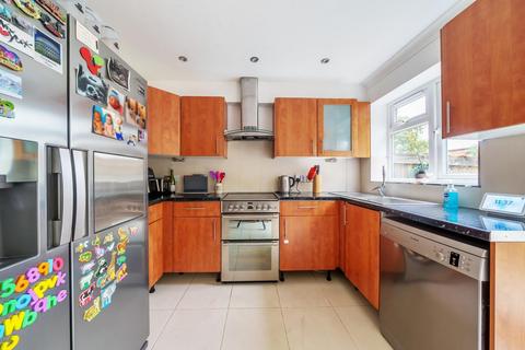 3 bedroom townhouse for sale, Dumbleton Close, Kingston Upon Thames KT1