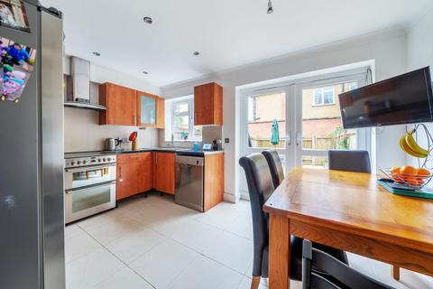 3 Dumbleton Close, Kingston Upon Thames, KT1 3ST
