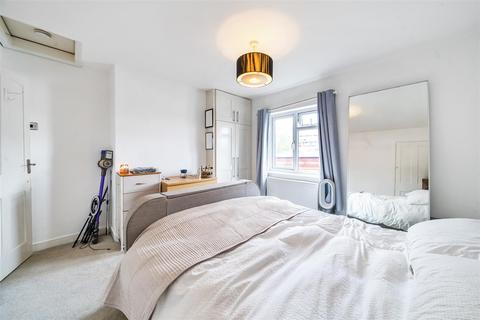 1 bedroom cottage to rent, Hawks Road, Kingston Upon Thames KT1