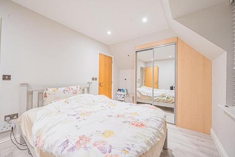 2 bedroom flat to rent, Egham Hill, Egham TW20