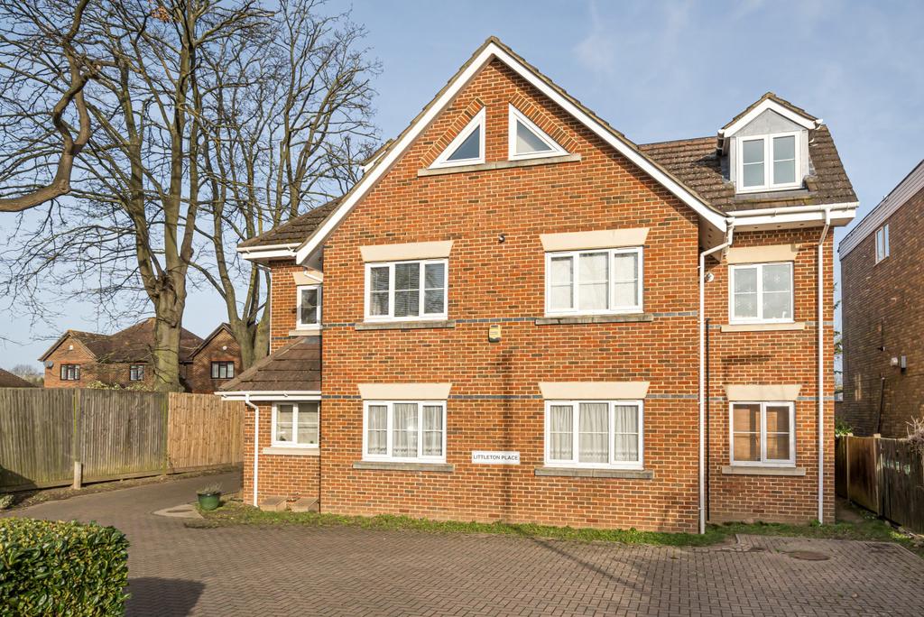 Laleham Road, Shepperton, TW17 2 bed flat for sale £280,000