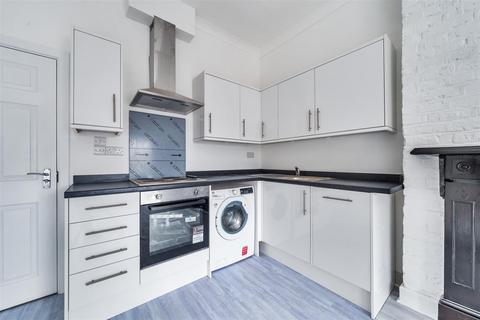 2 bedroom flat to rent, Montana House, Kingston Upon Thames KT2