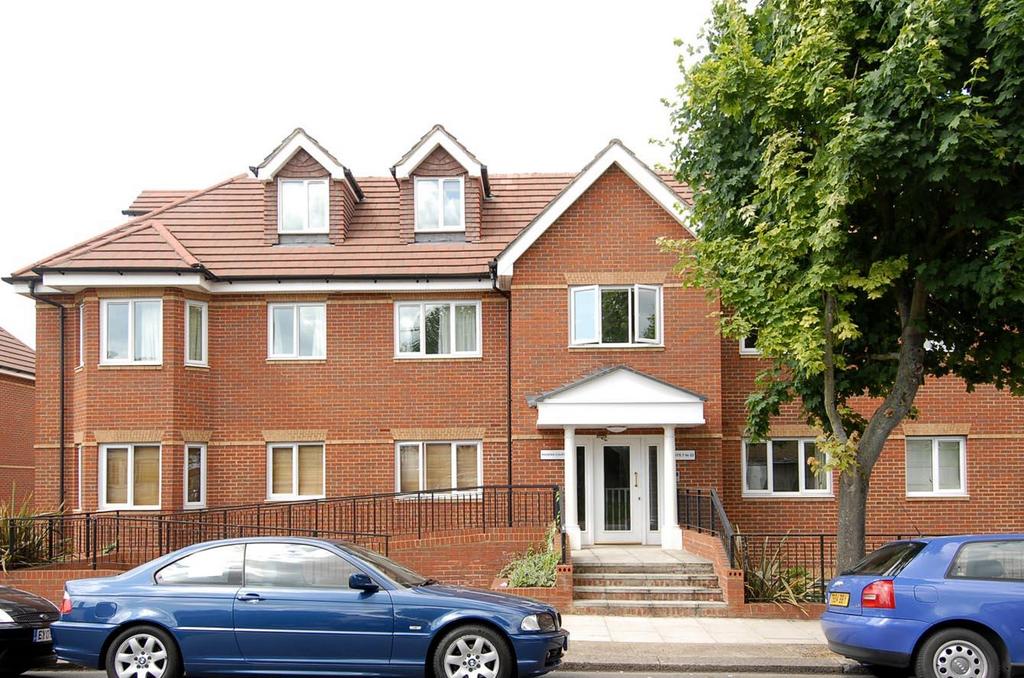 Phoenix Court, New Malden KT3 2 bed flat for sale £400,000
