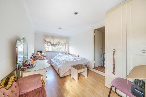 8 Cherrywood Close, Kingston Upon Thames, KT2 6SF