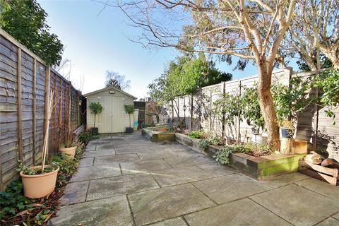 95 Raglan Road, Knaphill, Woking, GU21 2AR